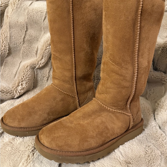UGG Women's chestnut tall Winter Boots with shearling lining LIKE NEW - Picture 2 of 13